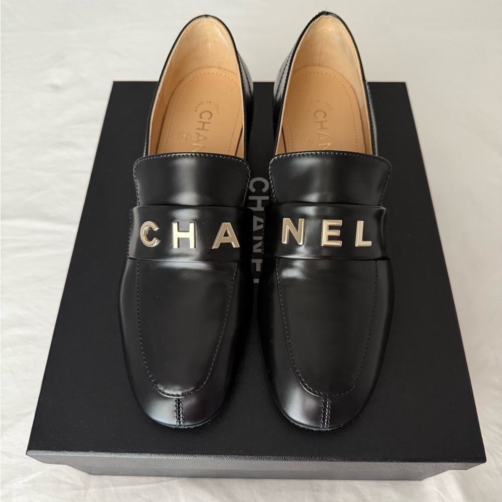 CHANEL Black Leather Women Loafers